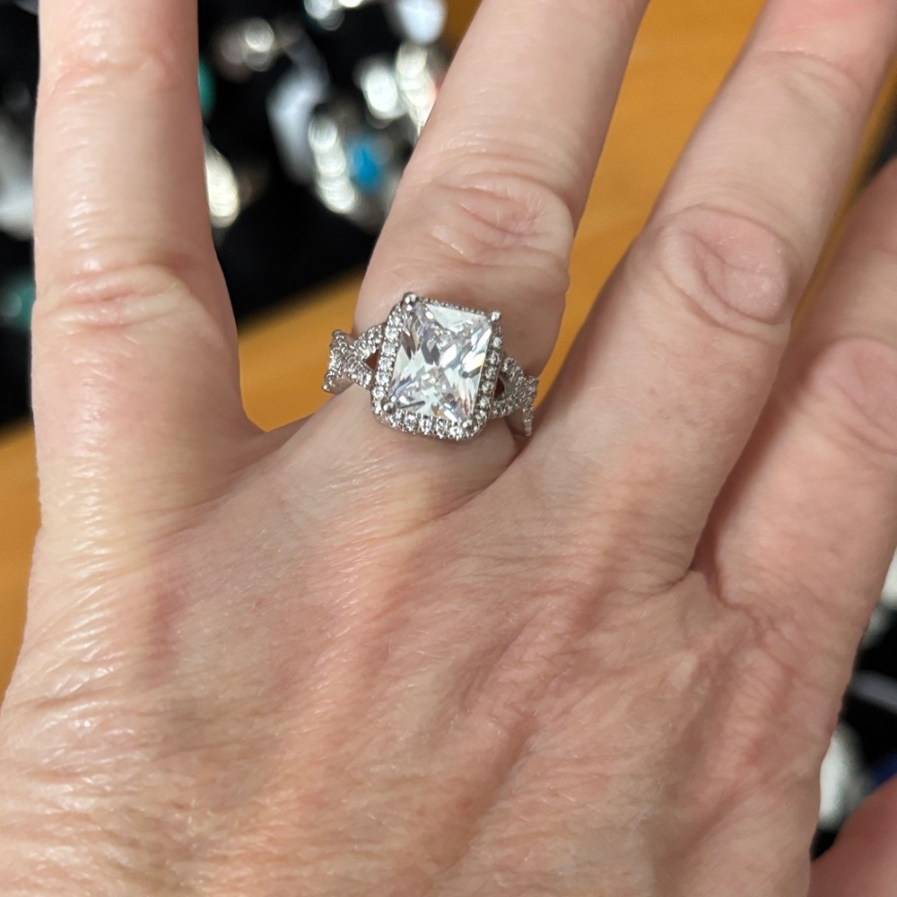 BLING RING CZ RHODIUM PLAYED SZ 6 ❤️❤️
